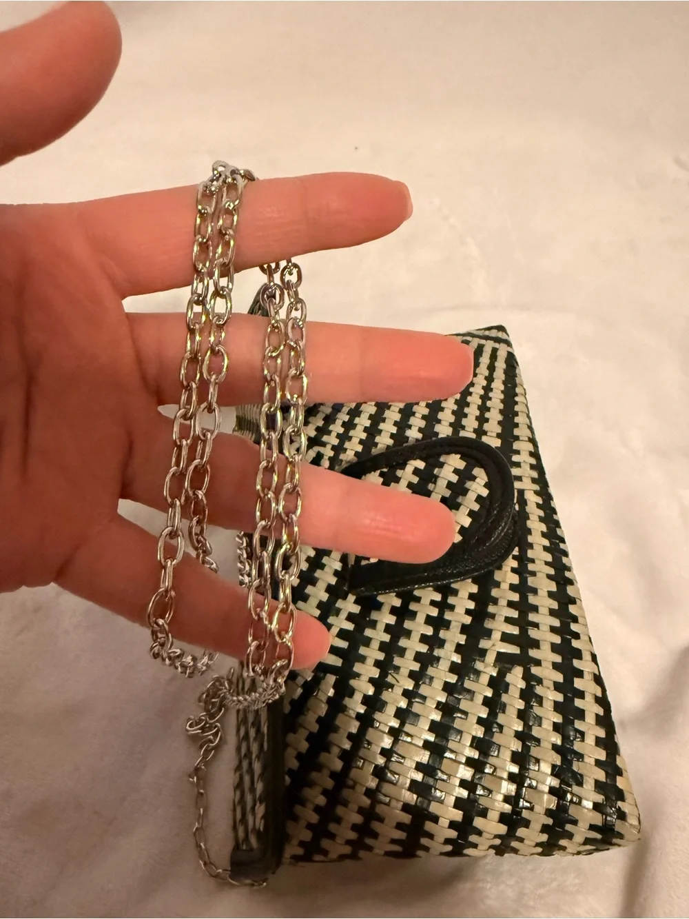 BK Black & White Woven Chain Bag | Chic Geometric Shoulder Purse - Picture 9 of 9